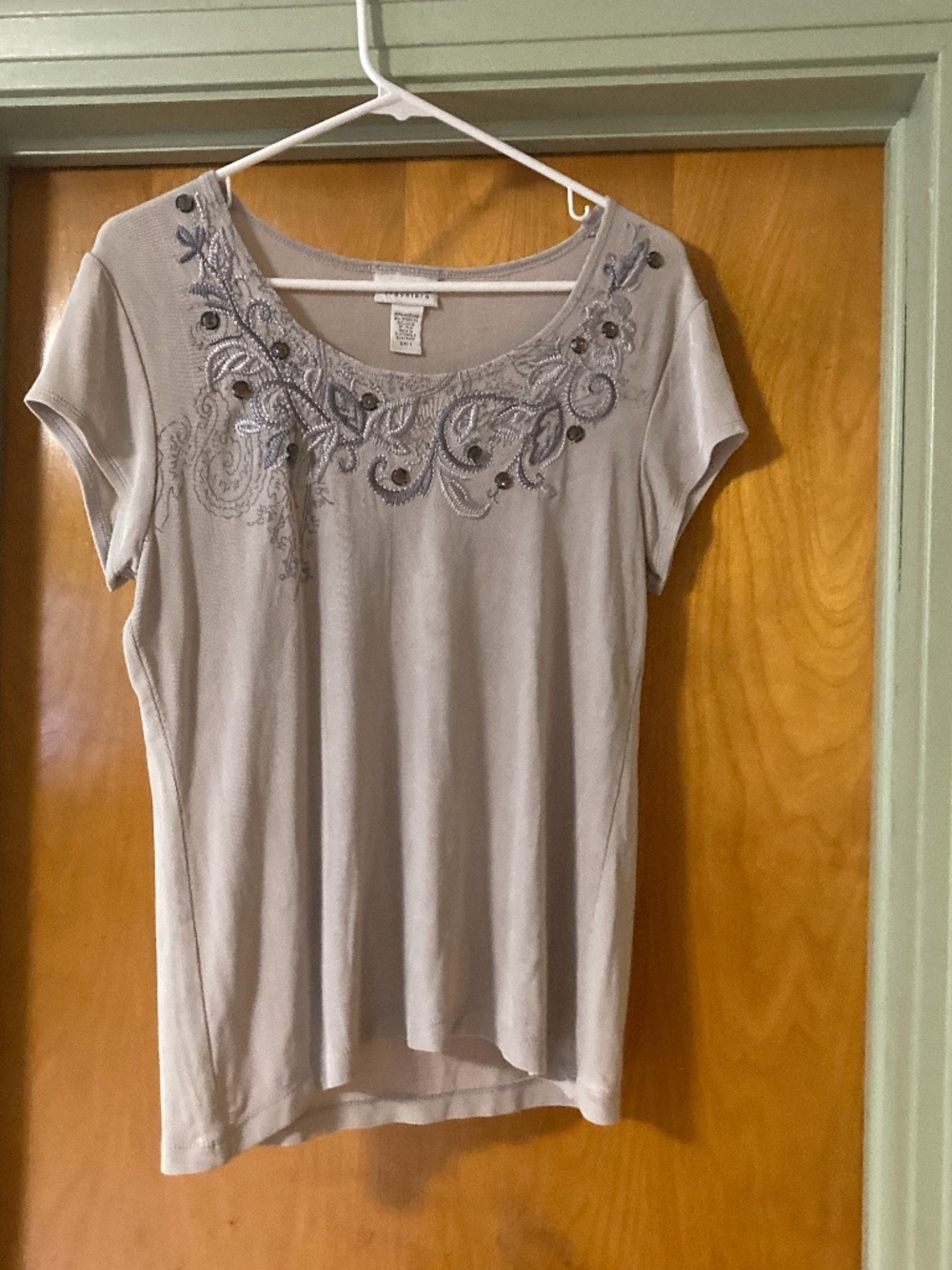 Chico's Chicos Travelers Gray Short Sleeve Top T Shirt with Paisley Print Size 1